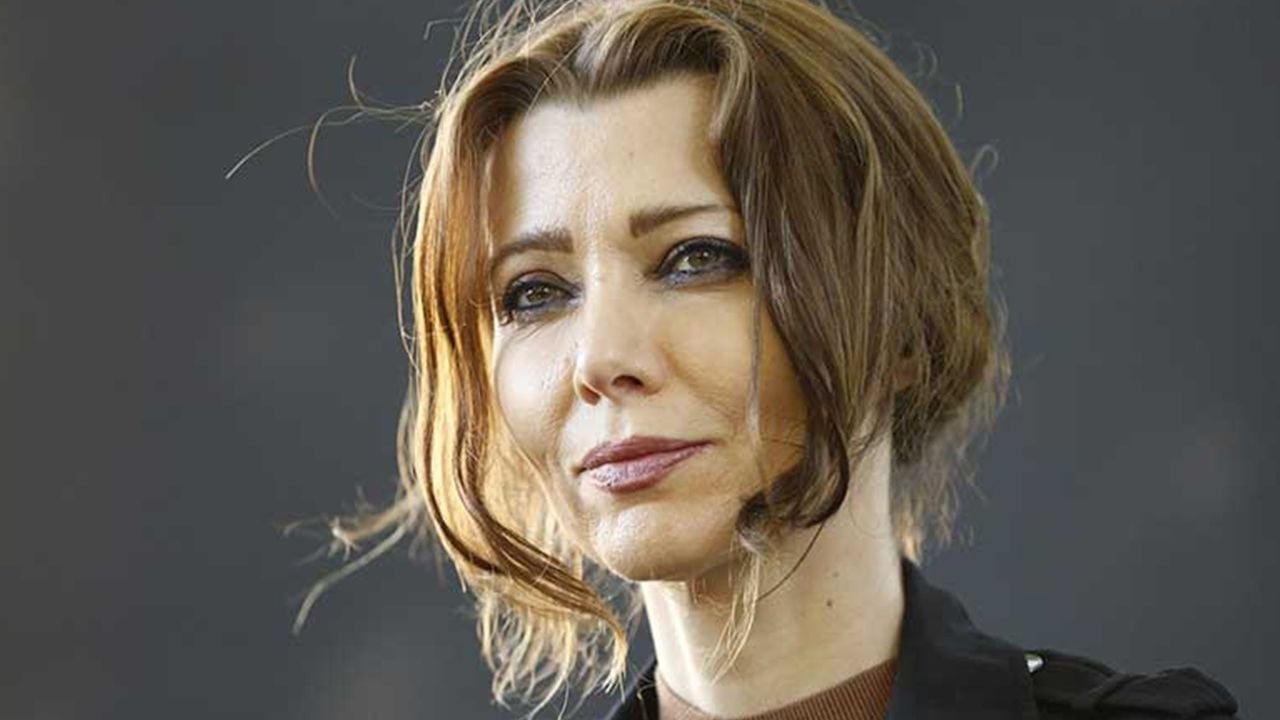 Netflix Elif Safak Imzali Ask In Haklarini Satin Aldi Haberler Beyazperde Com