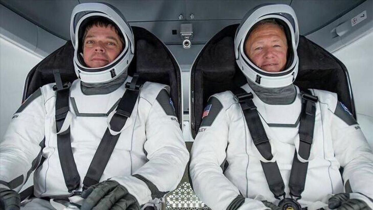 SpaceX Astronotlarının Kıyafetlerini Batman ve Captain America Sanatçısı Tasarlamış
