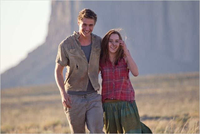 Göçebe : Fotograf Max Irons, Saoirse Ronan