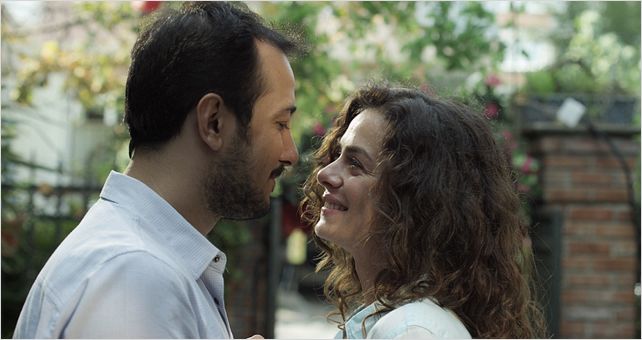 Karisik Kaset : Fotograf Özge Özpirinçci, Sarp Apak