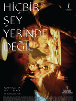 Hiçbir Şey Yerinde Değil posteri