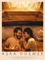 Aşka Düşmek posteri