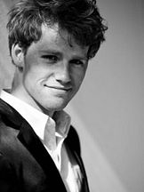 Cyron Melville'un fotoğrafi