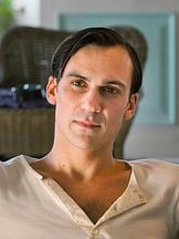 Henry Lloyd-Hughes'un fotoğrafi