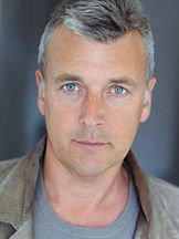 Euan Macnaughton'un fotoğrafi