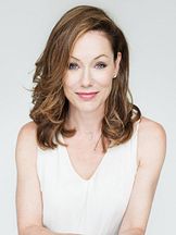 Simone-Elise Girard'un fotoğrafi