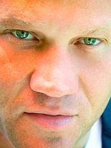 Christopher Matthew Cook'un fotoğrafi