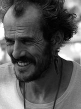 Suat İnal'un fotoğrafi