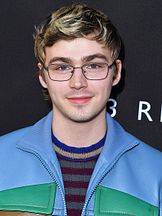 Miles Heizer'un fotoğrafi