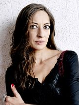 Ula Tabari'un fotoğrafi