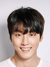 Yoon Shi-Yoon'un fotoğrafi