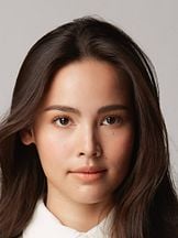Urassaya Sperbund'un fotoğrafi