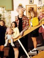 Aliens in the Family Sezon 1 posteri