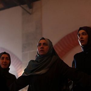 Fotoğraf Kızıl Goncalar