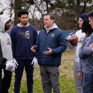 Fotoğraf Signing Tony Raymond