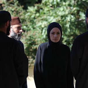 Fotoğraf Kızıl Goncalar