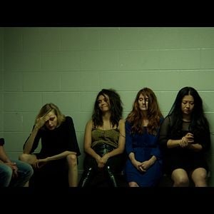 Fotoğraf Dört Kadın Bir Yalan