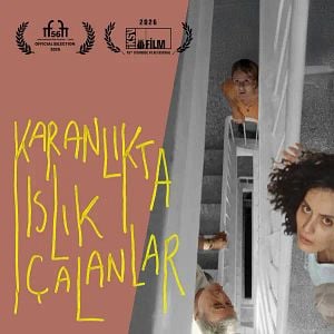 Fotoğraf Karanlıkta Islık Çalanlar
