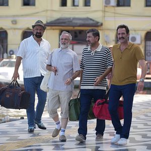 Fotoğraf Çakallarla Dans 8: Şututgart Çıkarması
