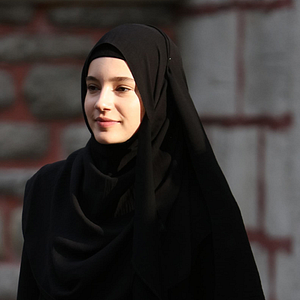 Fotoğraf Kızıl Goncalar