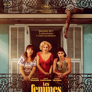 Fotoğraf Balkondaki Kadınlar