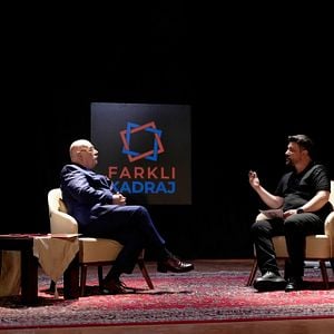 Fotoğraf Çekiç ve Gül: Bir Behzat Ç. Hikayesi