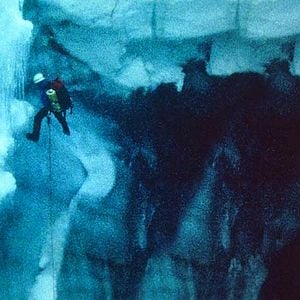 Fotoğraf Touching the Void