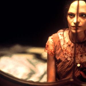 Fotoğraf Angela Bettis