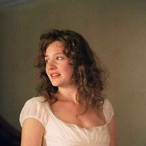 Fotoğraf Romola Garai