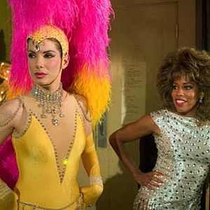 Fotoğraf Güzel Dedektif 2: Silahlı ve Cazibeli