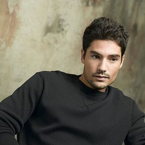 Fotoğraf D.J. Cotrona
