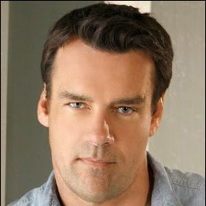 Fotoğraf David James Elliott