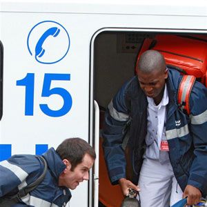 Fotoğraf Équipe médicale d'urgence