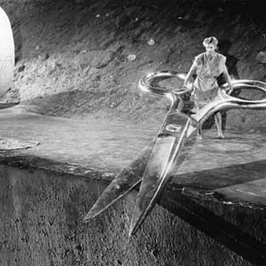 Fotoğraf Kendi Kendine Küçülen Adam