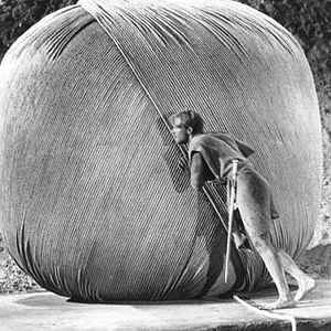 Fotoğraf Kendi Kendine Küçülen Adam