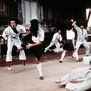 Fotoğraf Altın Tabancalı Adam