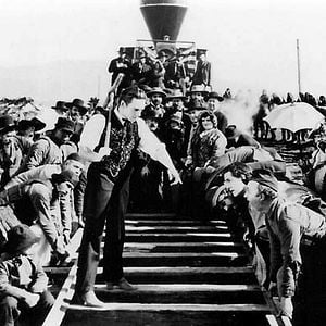 Fotoğraf The Iron Horse