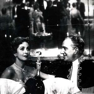 Fotoğraf The Earrings of Madame de...