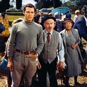 Fotoğraf Sébastien parmi les hommes