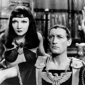 Fotoğraf Claudette Colbert