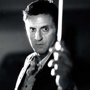 Fotoğraf Köprüdeki Kız