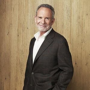 Fotoğraf Ron Rifkin