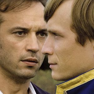 Fotoğraf Şafakta Düello