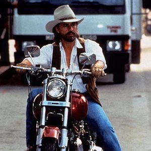 Fotoğraf Harley Davidson ve Marlboro Adam