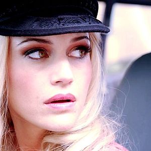 Fotoğraf Women in Trouble