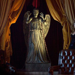 Fotoğraf Alex Kingston