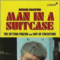 Fotoğraf Man in a suitcase