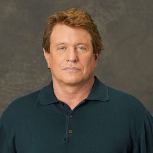 Fotoğraf October Road