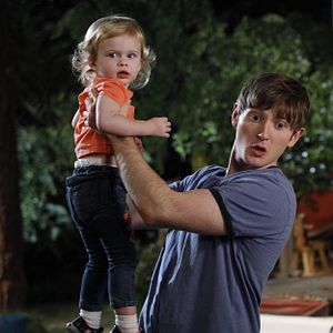Fotoğraf Raising Hope