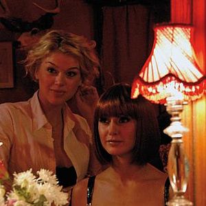 Fotoğraf Women in Trouble